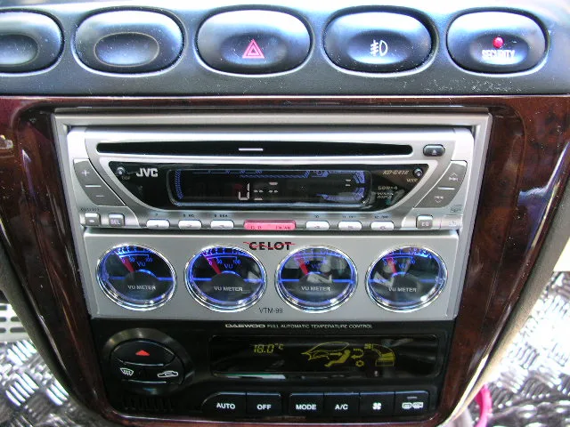 레간자 JVC KD-G416과 레벨메터 장착모습
