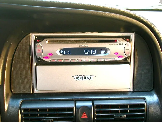 레조 소니 CDX-L490과 서랍장 장착모습
