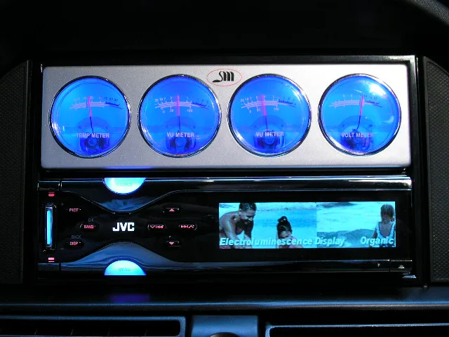 레조 JVC KD-SHX705와 레벨메터 장착모습 확대