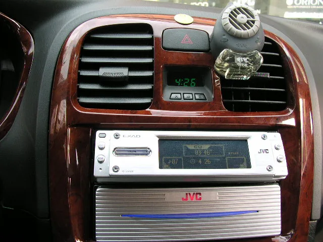 뉴이에프소나타 JVC KD-LHX505와 LED서랍장 장착모습 각도조절후