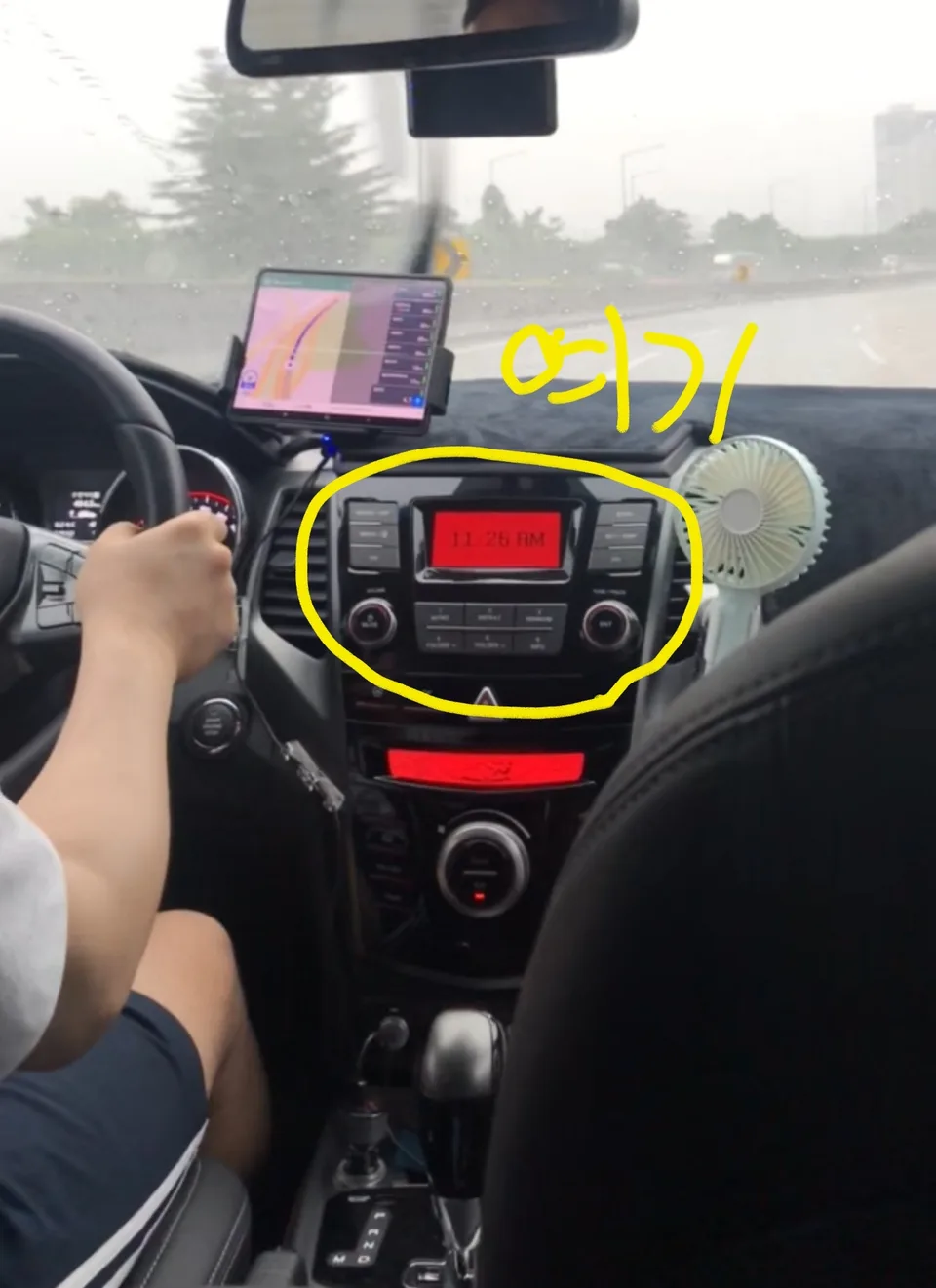 티볼리 안드로이드오토+후방카메라 설치 사진 1