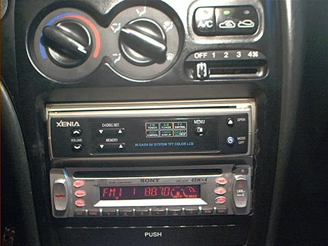 아반테 소니 CDX-30X와 제니아 XTV-7000 장착모습(CLOSE)