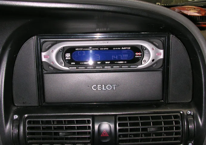 레조 소니 CDX-MP50과 서랍장 장착모습