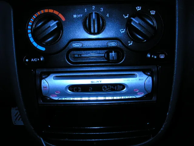 라노스 소니 CDX-L490 장착모습