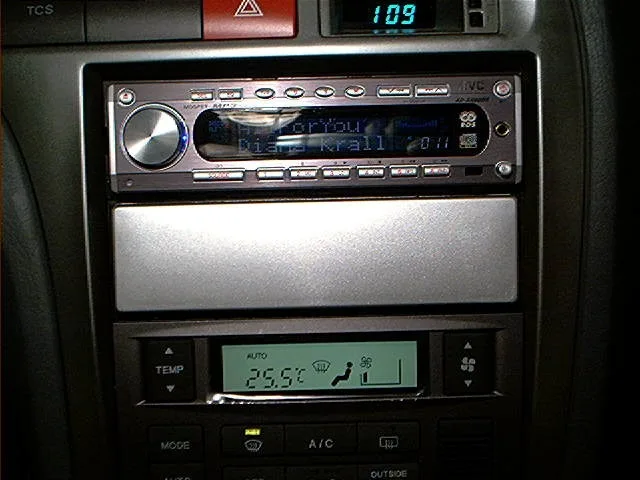 아반테XD JVC KD-SH909R 과 서랍장 장착모습2