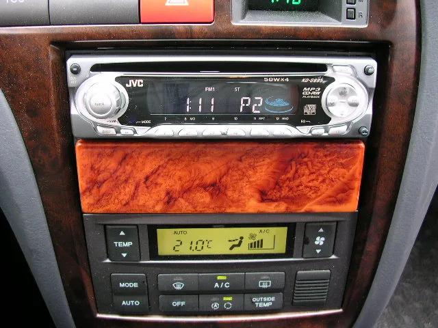 아반테XD JVC KD-S895와 서랍장 장착모습