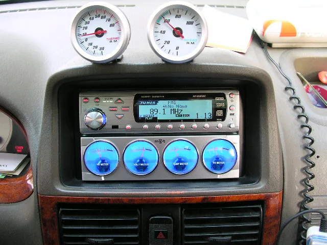 카렌스 JVC KD-S9105와 레벨메터 장착모습