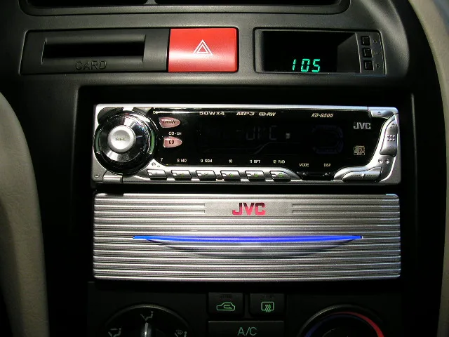 아반테XD JVC KD-G505와 JVC LED서랍장 장착모습 확대