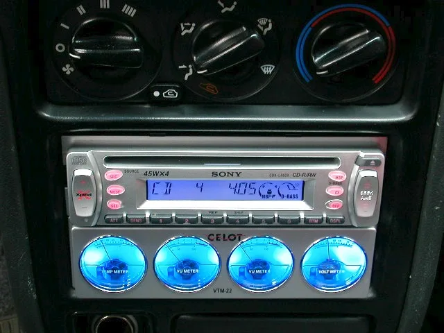 엘란트라 소니 CDX-L460과 세롯 레벨메터 장착모습