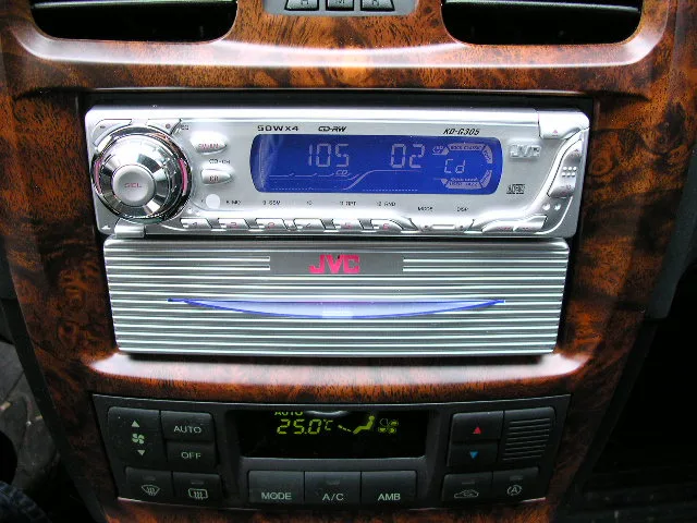 뉴이에프 JVC KD-G305와 서랍장 장착모습