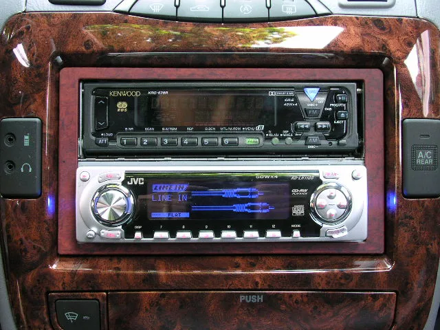 트라제XG JVC KD-LH1105와 켄우드 DAB유닛 장착모습
