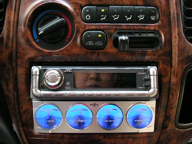 스타렉스 JVC KD-G805와 레벨메터 장착모습 확대