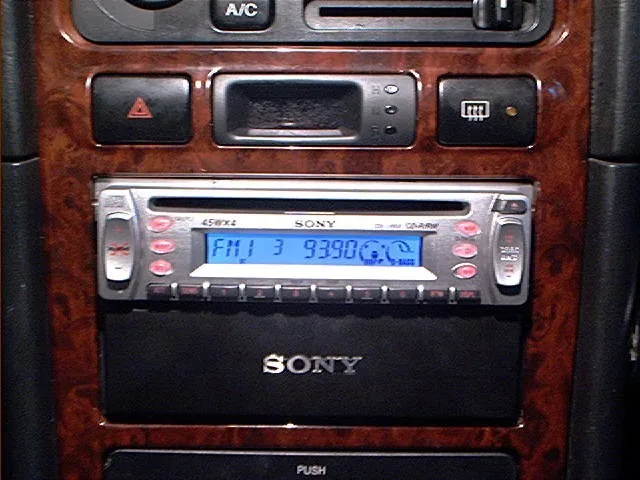 소나타2 소니 CDX-L460X와 서랍장 장착모습2