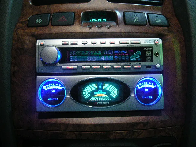 산타페 JVC KD-SH77R과 아노마 VFD레벨메터 장착모습